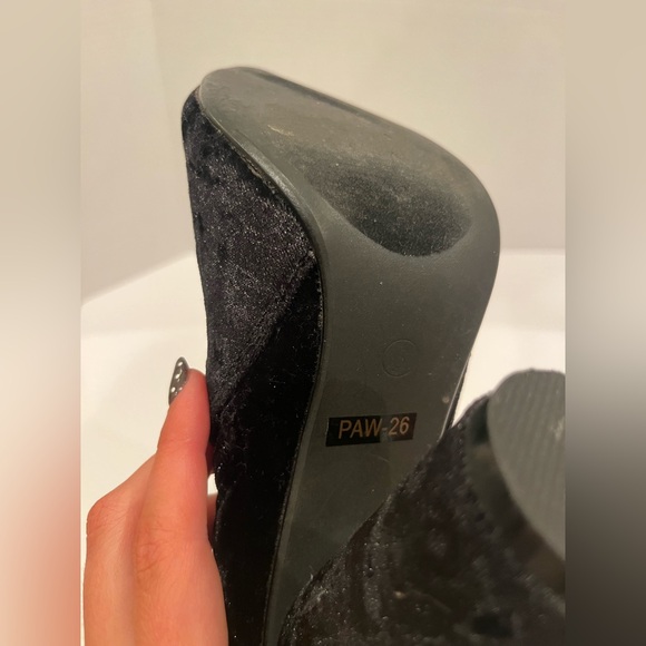 Cape Robbin crushed velvet chunky ankle boot black ladies 6 - Picture 5 of 5